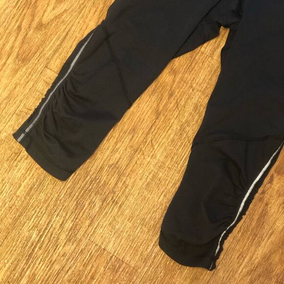 Lululemon Black Purple Stripe Run For Your Life Crop Capri Leggings Size 4 - Picture 5 of 14
